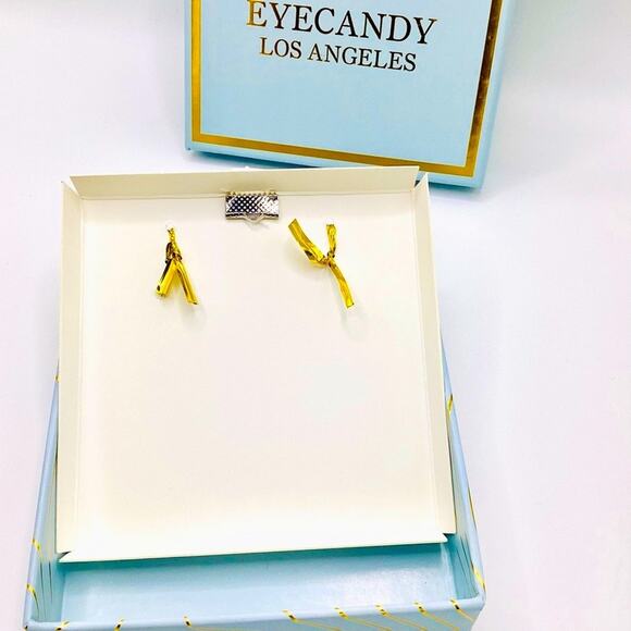 Eye Candy Gold Bracelet with Black Signature Charm - Picture 4 of 7